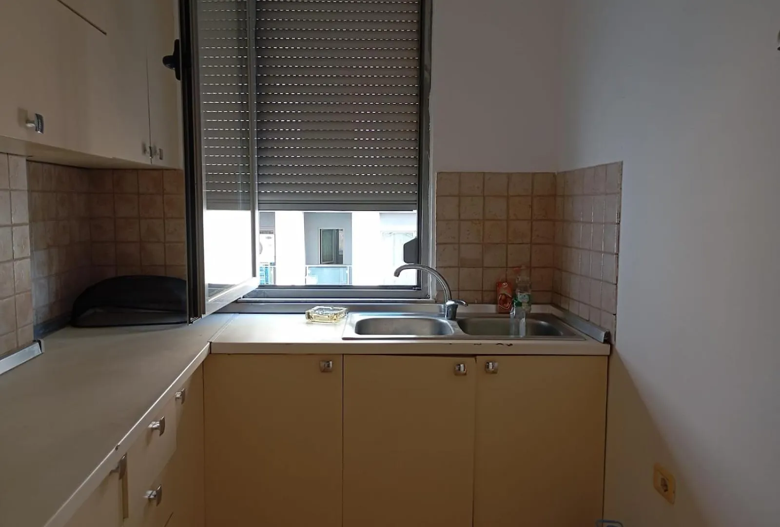 Royal 3 Hostel 0*, Tirana Albania