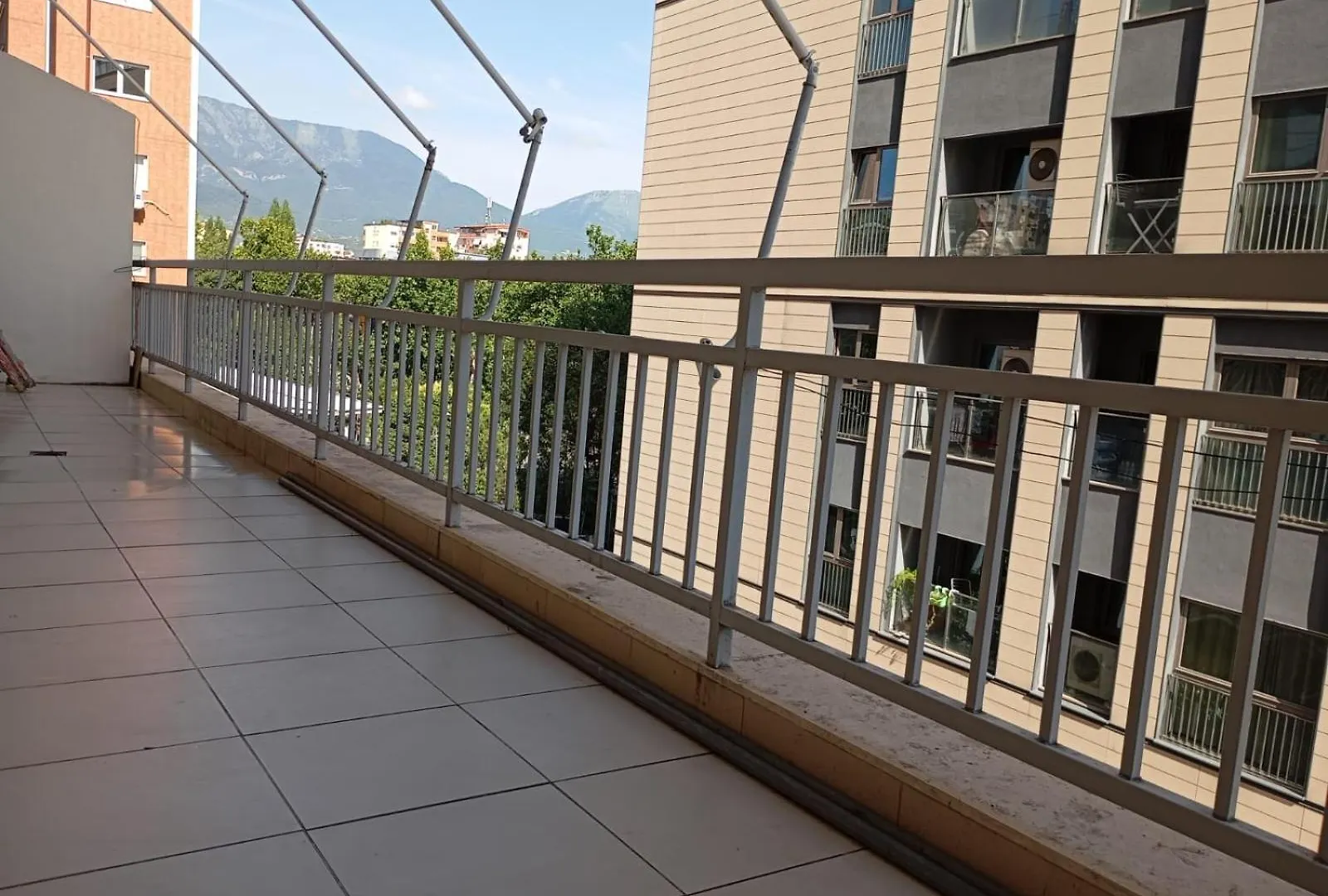 Royal 3 Hostel Guest house